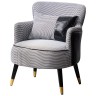 Стильное кресло в скандинавском стиле с черной подушкой