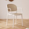 Пластиковый креативный стул белого цвета из ротанга с плетеной спинкой