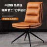 Стильное кожаное кресло для кабинета в коричневом цвете на прочных дизайнерских ножках
